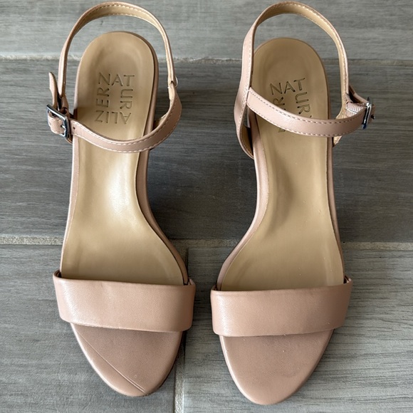 Naturalizer Bristol women’s high heel sandal size 6m tan/barely nude - Picture 3 of 7